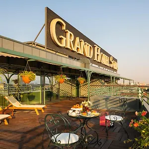 5* מלון Grand